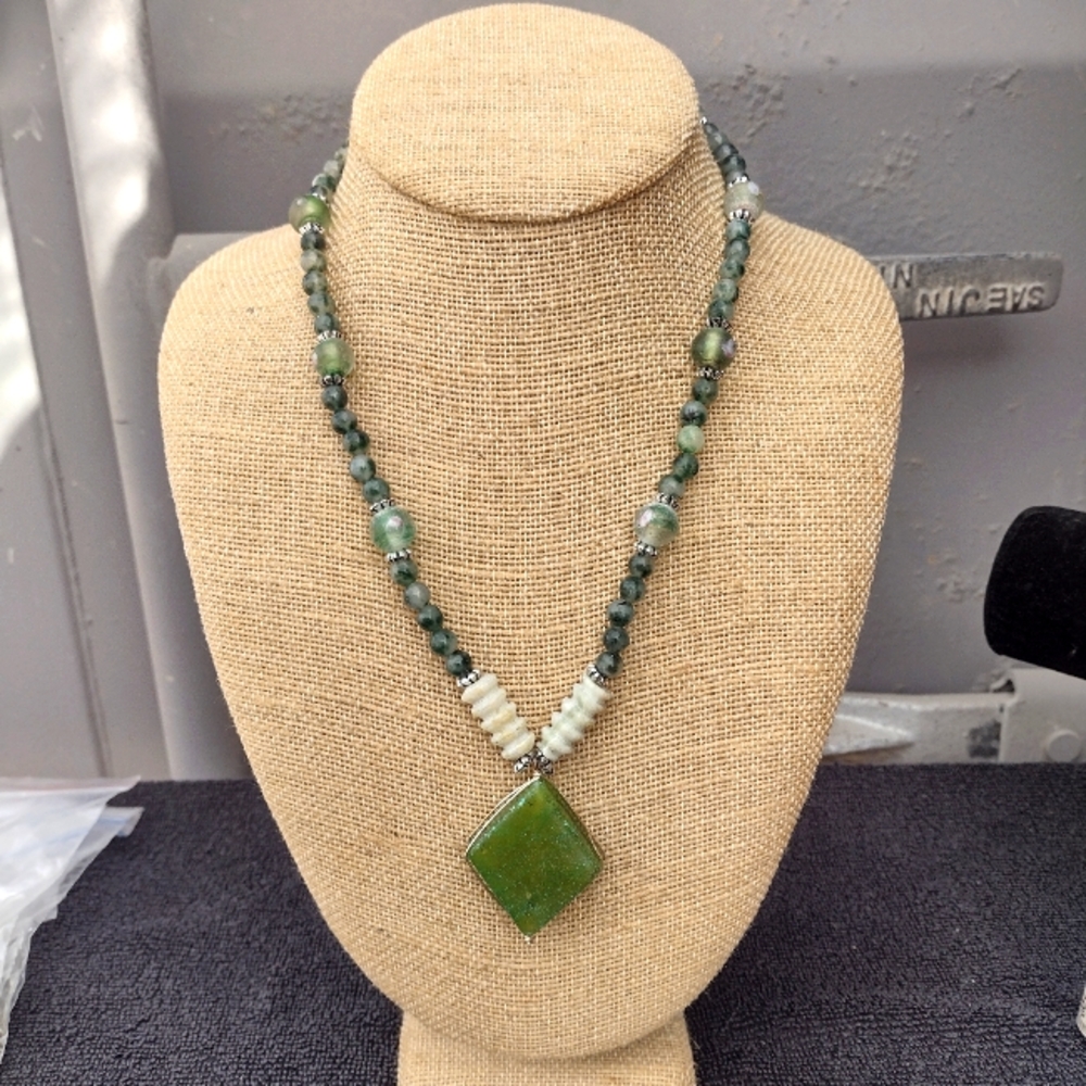 Handmade Vintage Jade and Green Bead Necklace - Picture 1 of 7